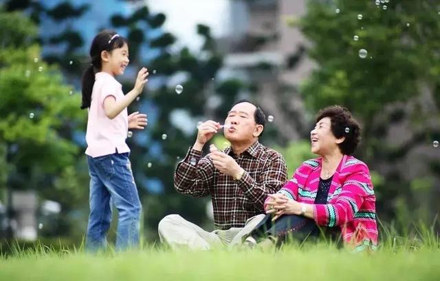 中国老人真实写照：穷养自己，富养儿孙！