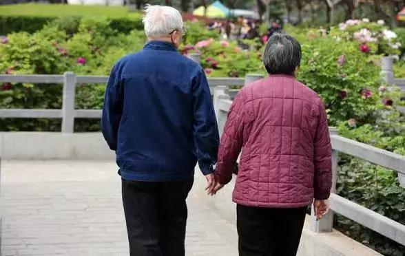 背薄一寸，百病消退！学会一招，从此按背不求人！