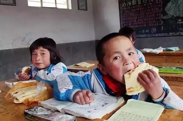 珍惜每一粒粮食和每一滴水