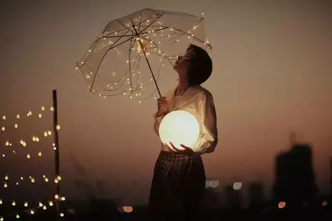 美文｜风雨人生，自己撑伞