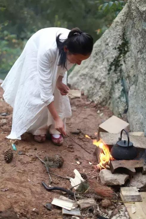 23岁踏入终南山，一处小院，一袭布衣，她的日子比小龙女还逍遥