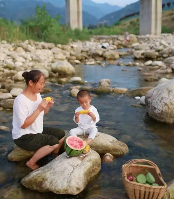 23岁踏入终南山，一处小院，一袭布衣，她的日子比小龙女还逍遥