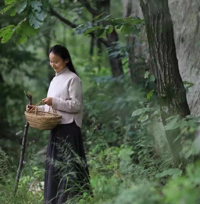 23岁踏入终南山，一处小院，一袭布衣，她的日子比小龙女还逍遥