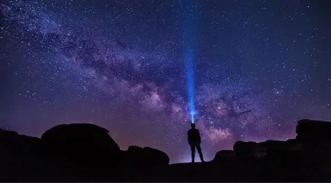 经典哲学语录，一个民族有一群仰望星空的人，他们才有希望