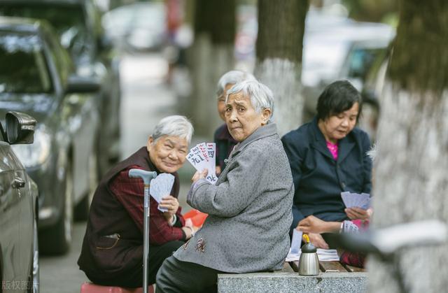 我们这代人，如何能安心养老？此文值得每个人阅读和深思