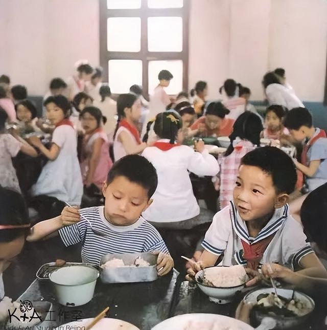 童年的老照片，看到第一张就哭了！