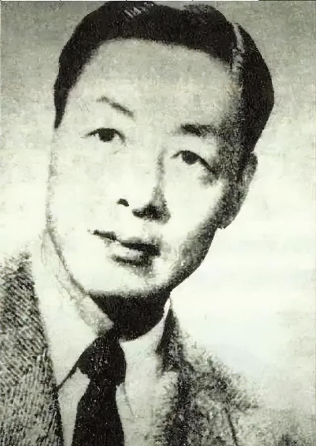 1936年，江青和唐纳的结婚照，看江青的长相，有点不一样